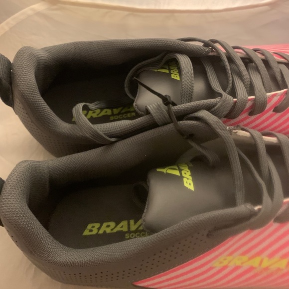 Men’s Size 11D Soccer Shoes: BRAVA NEW